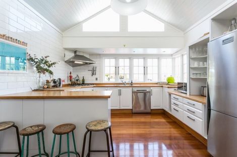 Photo of property in 14 Selwyn Road, Hospital Hill, Napier, 4110