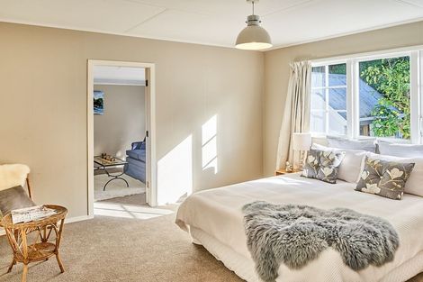 Photo of property in 61 Gloaming Hill, Titahi Bay, Porirua, 5022