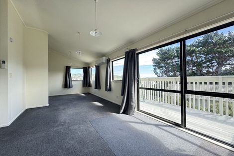 Photo of property in 28 Morere Street, Titahi Bay, Porirua, 5022