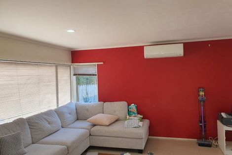 Photo of property in 17 Blueridge Close, Sunnyvale, Auckland, 0612