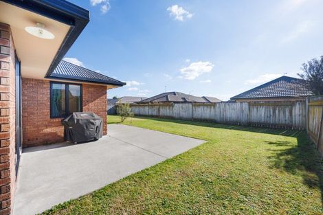 Photo of property in 15 Orlando Way, Kelvin Grove, Palmerston North, 4414
