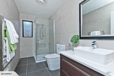 Photo of property in 30 Para Close, Fairview Heights, Auckland, 0632