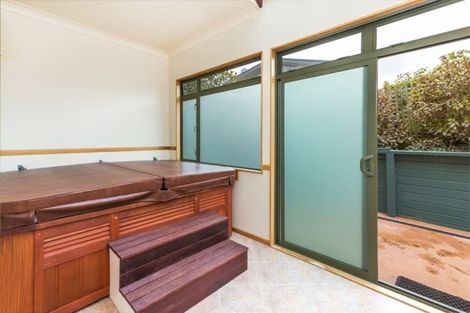 Photo of property in 28 Chesham Avenue, Waipahihi, Taupo, 3330