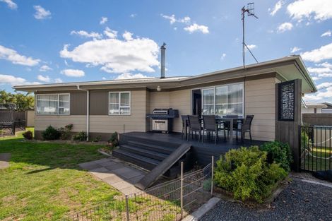 Photo of property in 15 Fenruss Street, Fairy Springs, Rotorua, 3015