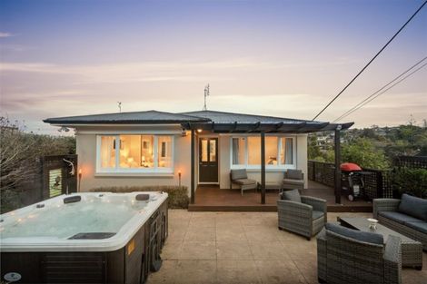 Photo of property in 44 Peter Terrace, Castor Bay, Auckland, 0620