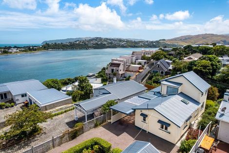 Photo of property in 76 Bayview Road, Paremata, Porirua, 5024