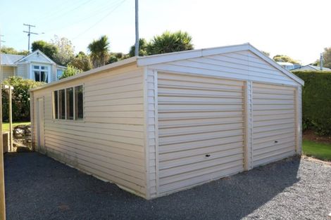 Photo of property in 2 Marine Terrace, Kaka Point, 9271