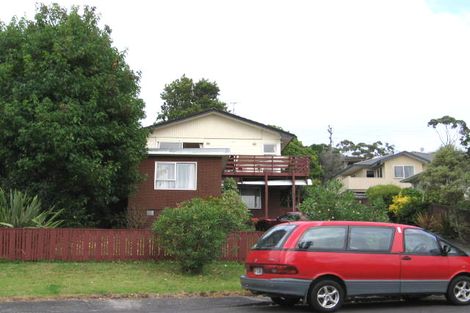 Photo of property in 2/4 Osmond Court, Sunnyvale, Auckland, 0612