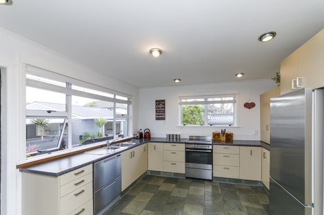 Photo of property in 10 Saint Albans Avenue, Hokowhitu, Palmerston North, 4410