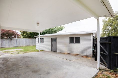 Photo of property in 33 Rhodes Drive, Kelvin Grove, Palmerston North, 4414