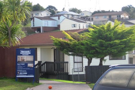 Photo of property in 11 Halloran Place, Massey, Auckland, 0614