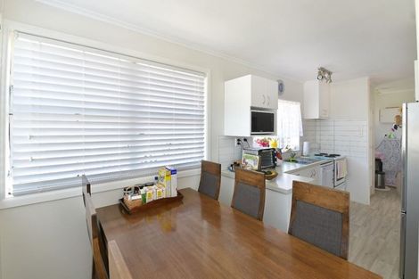 Photo of property in 1/11 Merton Avenue, Glenfield, Auckland, 0627