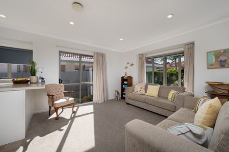 Photo of property in 26 Gillett Place, Botany Downs, Auckland, 2014