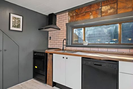 Photo of property in 2a Ripon Street, Lyttelton, 8082