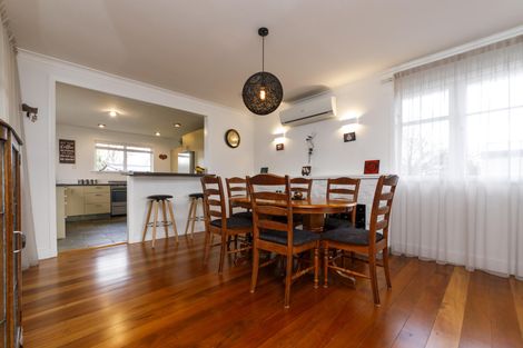 Photo of property in 10 Saint Albans Avenue, Hokowhitu, Palmerston North, 4410