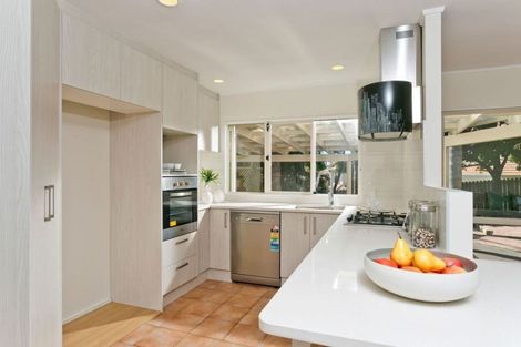 Photo of property in 17 Goldfinch Rise, Unsworth Heights, Auckland, 0632