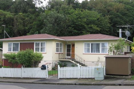 Photo of property in 22 Batchelor Street, Newlands, Wellington, 6037