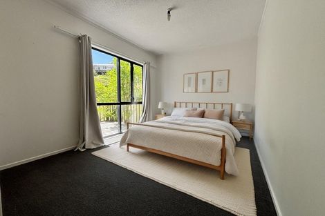 Photo of property in 18 Sunward Rise, Glenfield, Auckland, 0629