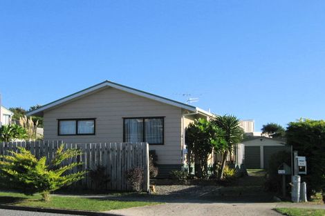 Photo of property in 111 Queens Road, Waikanae Beach, Waikanae, 5036