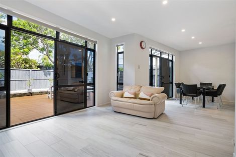 Photo of property in 2/2 Armoy Drive, East Tamaki, Auckland, 2016