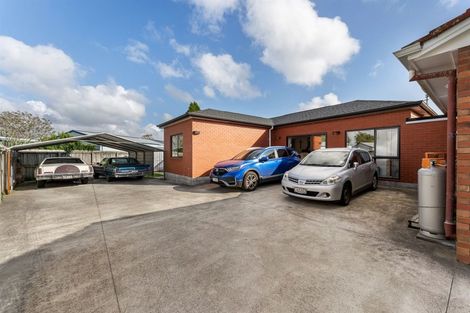 Photo of property in 9 Gwendoline Avenue, Te Atatu Peninsula, Auckland, 0610