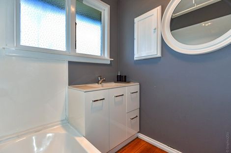 Photo of property in 90 Kendal Avenue, Burnside, Christchurch, 8053