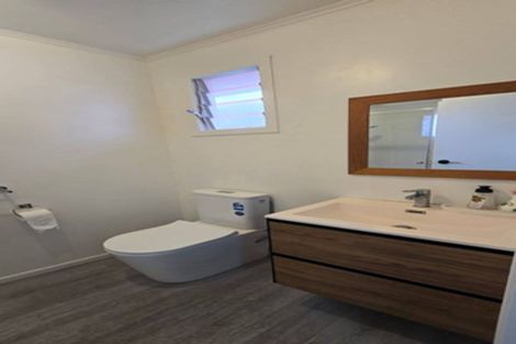 Photo of property in 15 Sherwood Avenue, Te Atatu South, Auckland, 0610