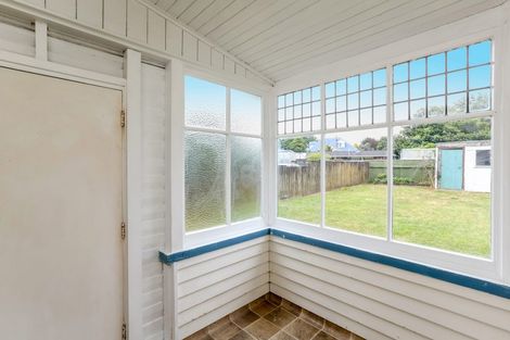 Photo of property in 5 Huatoki Street, Vogeltown, New Plymouth, 4310