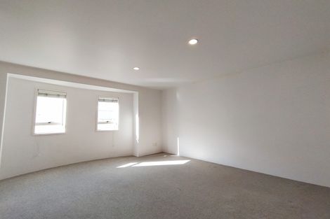 Photo of property in Henry Walton Flats, 4/2 Upper Queen Street, Auckland Central, Auckland, 1010