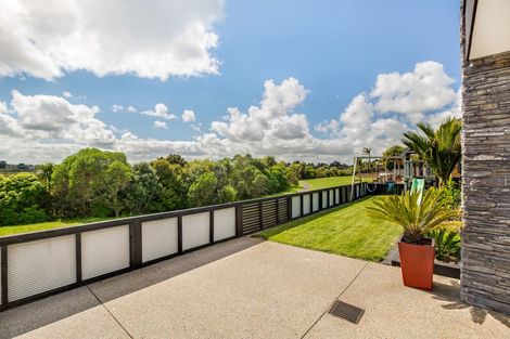 Photo of property in 28 Stranraer Crescent, Wattle Downs, Auckland, 2103