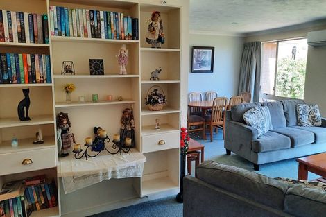 Photo of property in 2/98 Domain Terrace, Spreydon, Christchurch, 8024