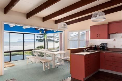 Photo of property in 15 Makorori Beach Road, Makorori, Gisborne, 4073