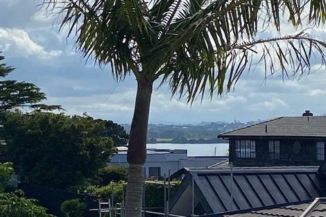 Photo of property in 6a Te Akau Crescent, Bucklands Beach, Auckland, 2012