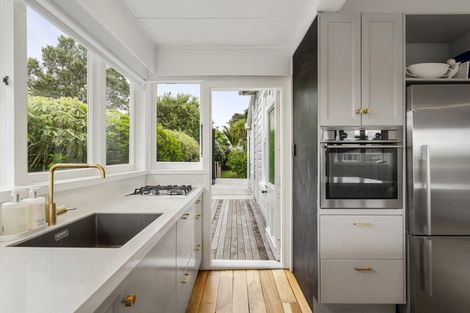 Photo of property in 46 Belle Vue Avenue, Northcote Point, Auckland, 0627