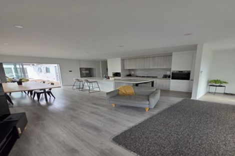 Photo of property in 7 Vinistra Road, Kumeu, 0810