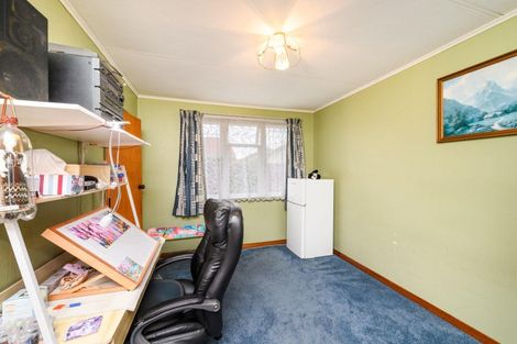 Photo of property in 7 Exeter Crescent, Takaro, Palmerston North, 4412
