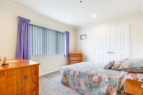 Photo of property in 4 Toledo Avenue, Henderson, Auckland, 0612