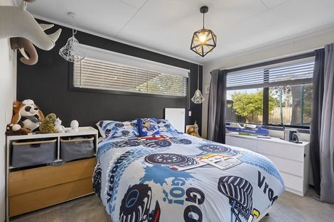 Photo of property in 18 Mayfair Place, Westown, New Plymouth, 4310