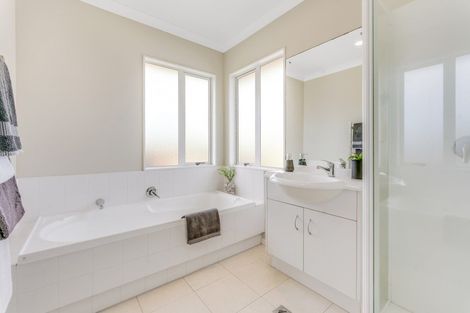 Photo of property in 20 Raphoe Road, Flat Bush, Auckland, 2019
