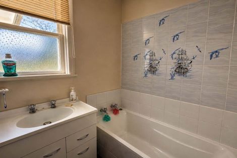 Photo of property in 8 Leicester Street, Picton, 7220