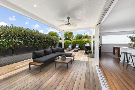 Photo of property in 15a Alberta Street, Point Chevalier, Auckland, 1022