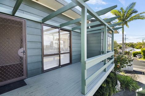 Photo of property in 21 Red Beach Road, Red Beach, 0932