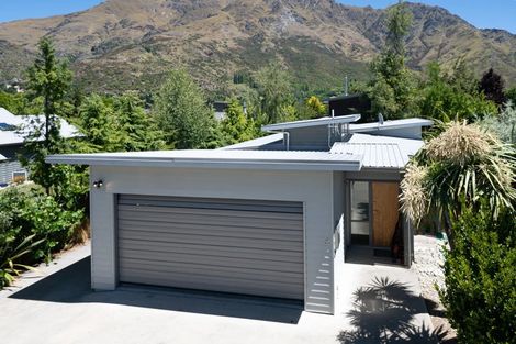 Photo of property in 8a Maple Court, Arthurs Point, Queenstown, 9371