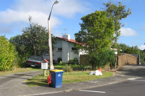 Photo of property in 10 Ngatoa Place, Glenfield, Auckland, 0629