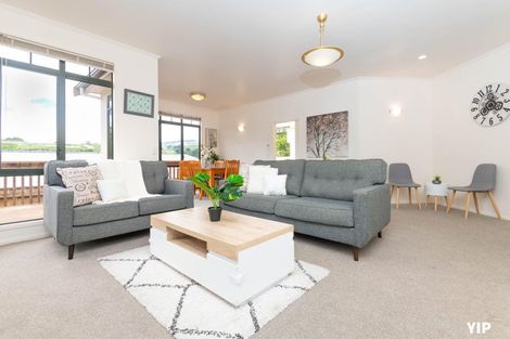 Photo of property in 16 Wantwood Grove, Churton Park, Wellington, 6037