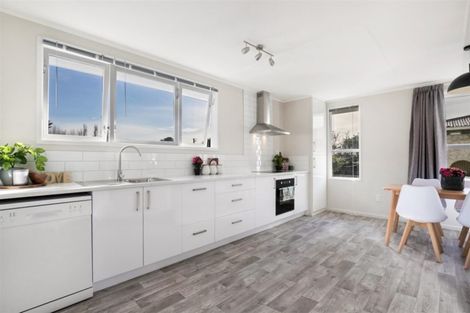 Photo of property in 5 Sutton Avenue, Mangere East, Auckland, 2024