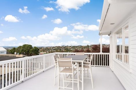 Photo of property in 1/113 Coronation Road, Hillcrest, Auckland, 0627