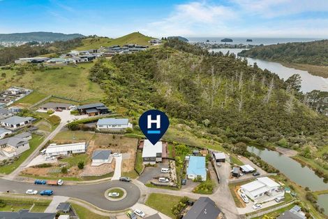 Photo of property in 135 Rangituia Street, Whangamata, 3691