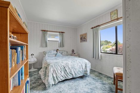 Photo of property in 5c Lindaver Grove, Merrilands, New Plymouth, 4312