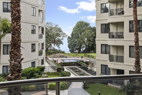 Photo of property in 1a/171 Hurstmere Road, Takapuna, Auckland, 0622